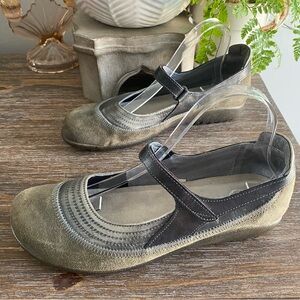 Naot Kirei Leather Mary Jane Flat Sandal Womens 41 US 10 -10.5 Soft Green Pewter
